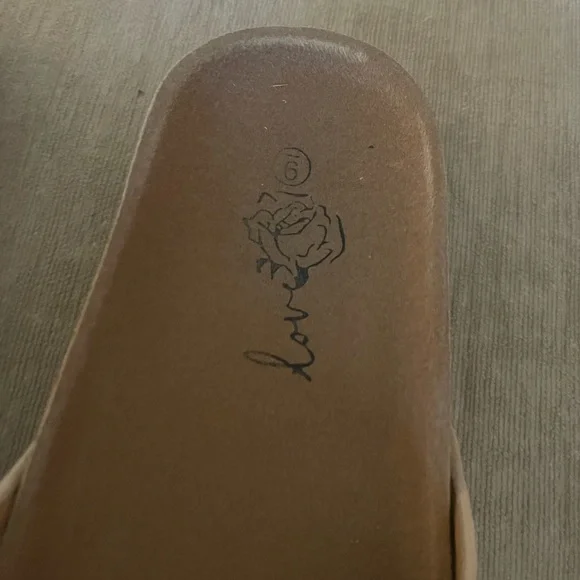 Slides w/ Bow - Picture 3 of 4